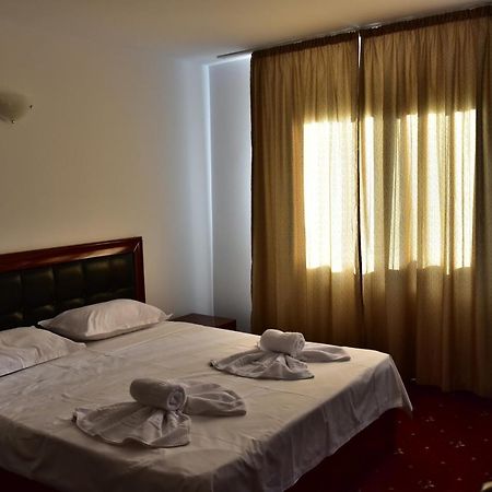 Hotel Ostrov Келіменешті Екстер'єр фото