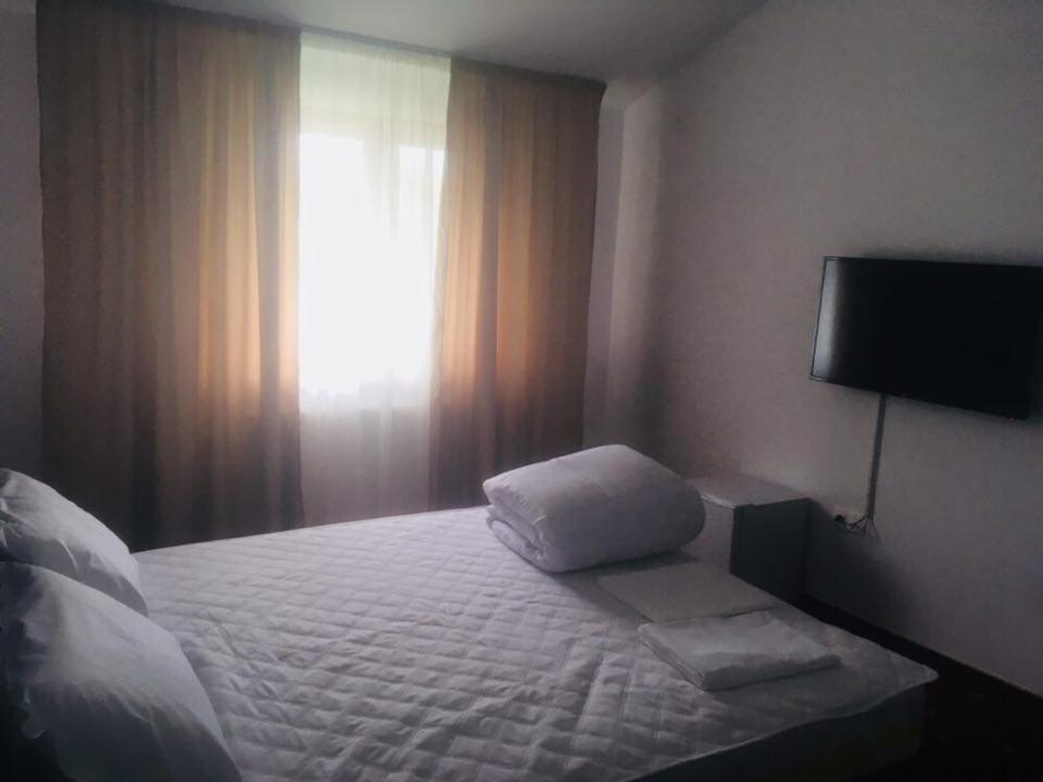 Hotel Ostrov Келіменешті Екстер'єр фото