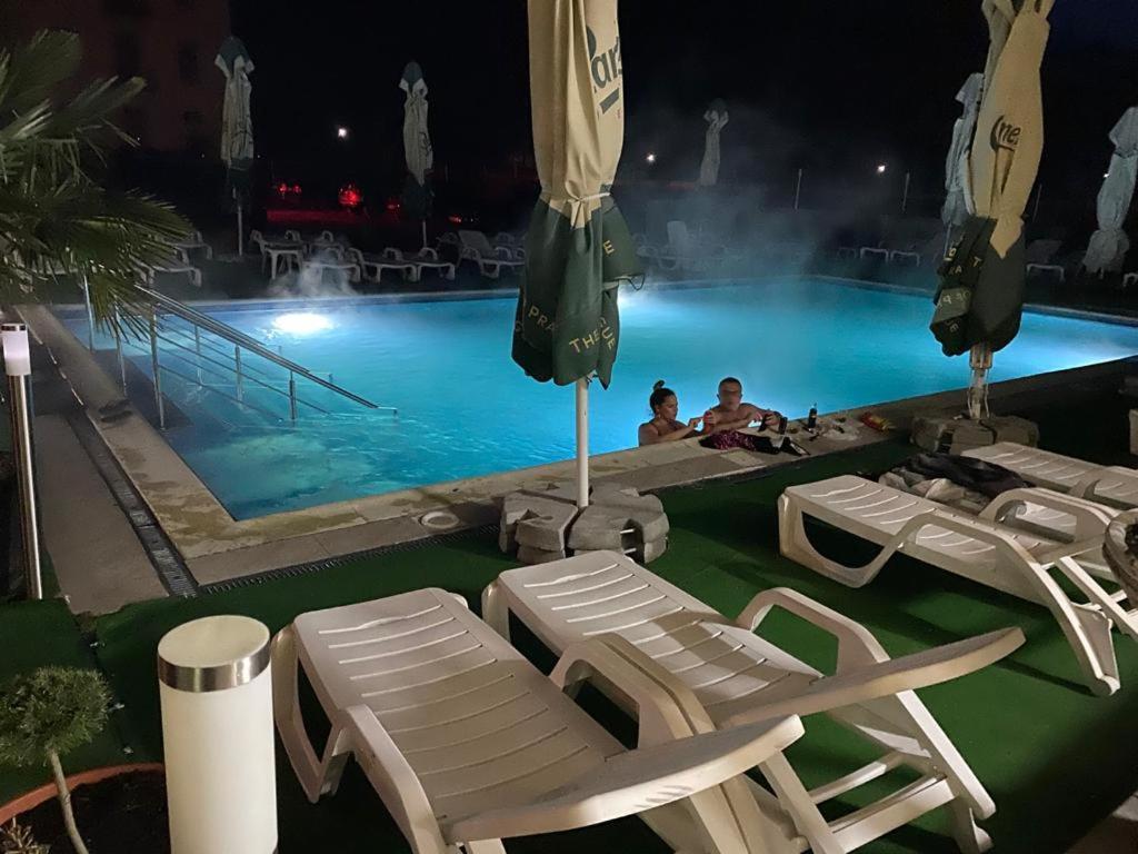 Hotel Ostrov Келіменешті Екстер'єр фото