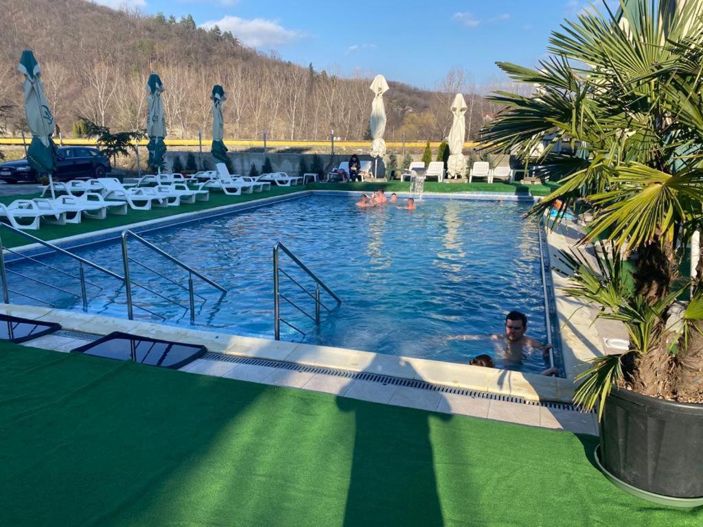 Hotel Ostrov Келіменешті Екстер'єр фото